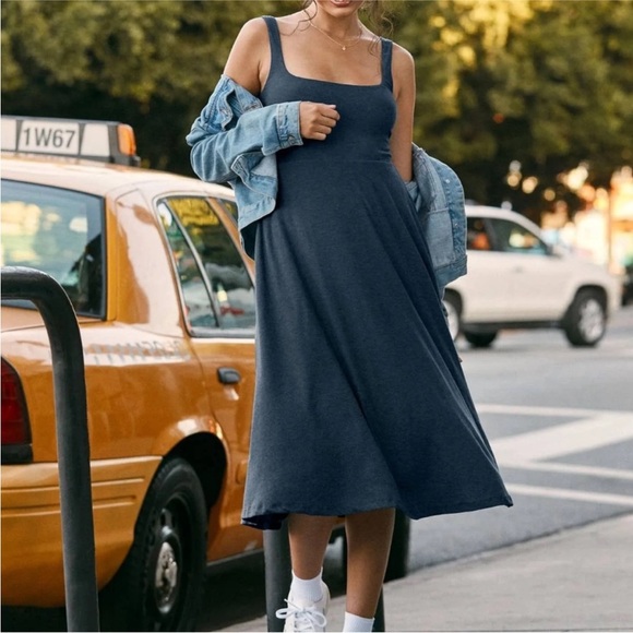 Beyond Yoga Featherweight At The Ready Square Neck Midi Dress Women’s Sz M - Picture 1 of 4